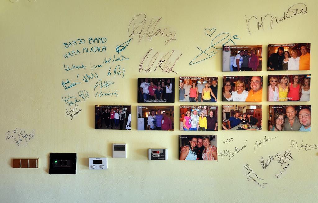 Restaurace A Penzion Kamenec Jilešovice Dış mekan fotoğraf