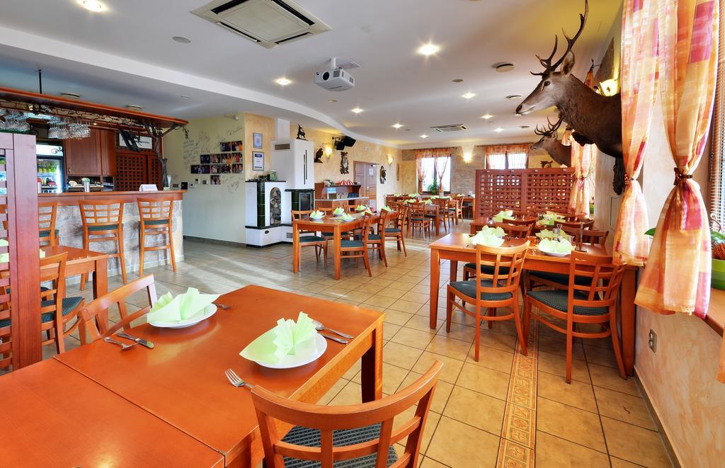 Restaurace A Penzion Kamenec Jilešovice Dış mekan fotoğraf