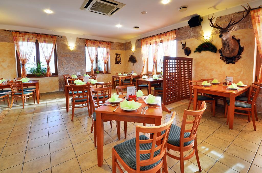 Restaurace A Penzion Kamenec Jilešovice Dış mekan fotoğraf
