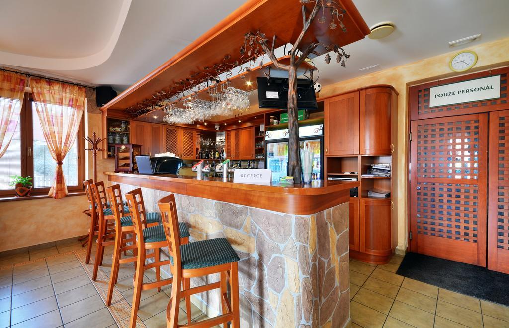 Restaurace A Penzion Kamenec Jilešovice Dış mekan fotoğraf