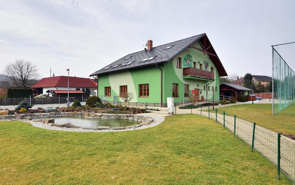 Restaurace A Penzion Kamenec Jilešovice Dış mekan fotoğraf