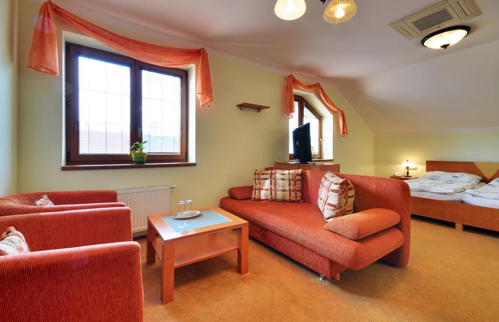 Restaurace A Penzion Kamenec Jilešovice Oda fotoğraf