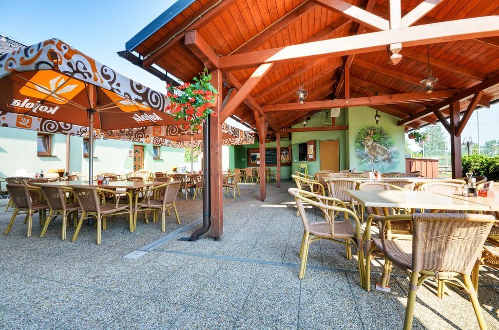 Restaurace A Penzion Kamenec Jilešovice Dış mekan fotoğraf